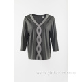 Grey middle sleeve Tshirt with V neck